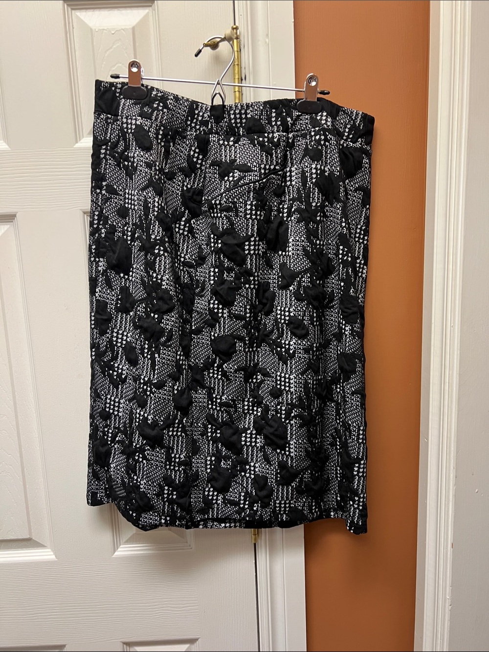 Textured Black and White Midi Skirt with Floral Jacquard